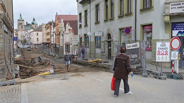 Podle mnoha místních za současné dopravní problémy může hlavně uzavírka a rekonstrukce částí Dolní a Žižkovy ulice v centru města. Radnice si myslí něco jiného.