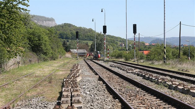 Vlaky se vrátí na devět kilometrů dlouhý úsek železniční tratě z Lovosic do Chotiměře.