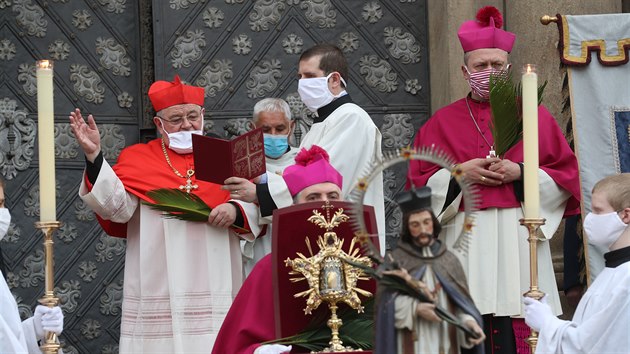 Tradiční Svatojánské slavnosti Navalis se v Praze uskutečnily kvůli koronaviru v okleštěné podobě, bohoslužbu odsloužil kardinál Dominik Duka. (15. května 2020)
