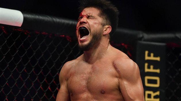 Henry Cejudo obhjil v organizaci UFC titul ampiona.