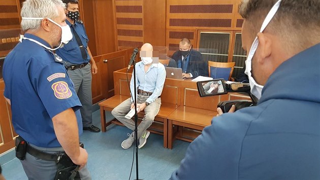U Krajského soudu v Hradci Králové stanul M. D. obžalovaný z vraždy své manželky (18. 5. 2020).