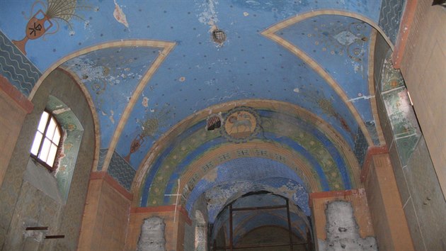 I přes dílčí opravy silně chátral, loreta byla zbořena a vnitřní zařízení kostela bylo uloženo v depozitáři.