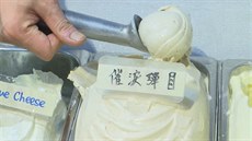 V Hong Kongu prodávají zmrzlinu s píchutí slzného plynu. (15. kvtna 2020)