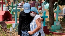 Příbuzní se ve městě Managua v Nikaragui dostavili na pohřeb muže, který zemřel...