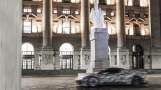 Prototyp Maserati MC20 na milánském námstí Piazza degli Affari