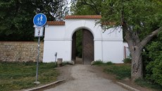 Jeden ze vstup do Obory Hvzda - Praská (Bevnovská) brána