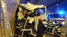 Nehoda kamionu v Komo�anském tunelu ve sm�ru na dálnici D1.