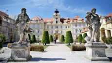 Na zmku ve Valticch byly zrestaurovny vmalby, dvee, okna, tapety i nkolik...
