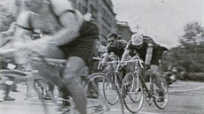 Dojezd 2. etapy prvního Závodu míru v roce 1948 zavedl jezdce do centra Brna....
