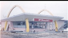 Pobočka McDonald’s v okresu DeKalb v Illinois, krátce před svým otevřením v...