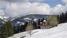 Pohled na Snku od ikovy boudy v Peci pod Snkou (12. 5. 2020)