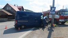 Hasii ve Vrchovin museli vyprostit z vozu Peugeot Boxer zranného spolujezdce...