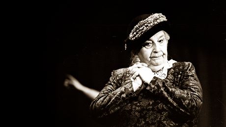 Stella Zázvorková pi zkouce v divadle ABC v dubnu 1997