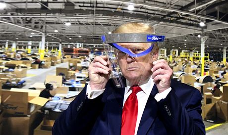 Americký prezident Donald Trump pi návtv Ford Motor Company v Ypsilanti...