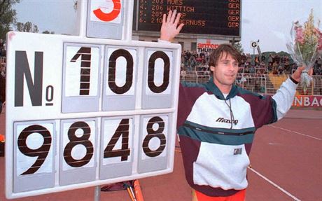 Otpa Jan elezný v roce 1996, kdy v Jen vylepil svtový rekord na 98,48...