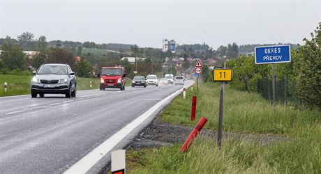 Pohled na úsek petíené silnice I/55 u obce Kokory na pomezí Olomoucka a Perovska, který byl loni na základ statistik zaazen mezi rizikové.