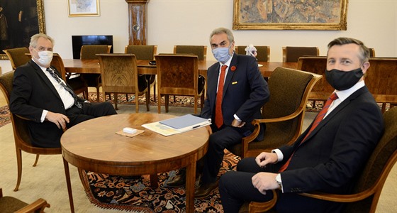 Prezident Miloš Zeman (vlevo) se na Pražském hradě sešel s předsedou Fóra...