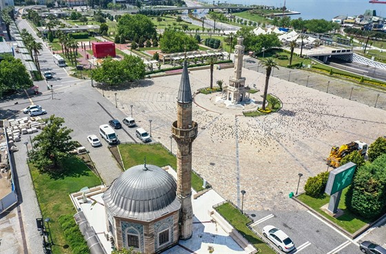 Mešita v tureckém Izmiru (8. května 2020)