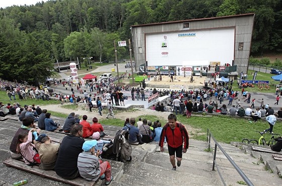 V současnosti se amfiteátr letního kina v jihlavském lesoparku Heulos využívá...