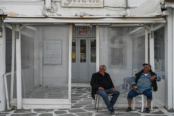 Někteří podnikatelé na Mykonosu své živnosti stále neotevřeli a čekají na...
