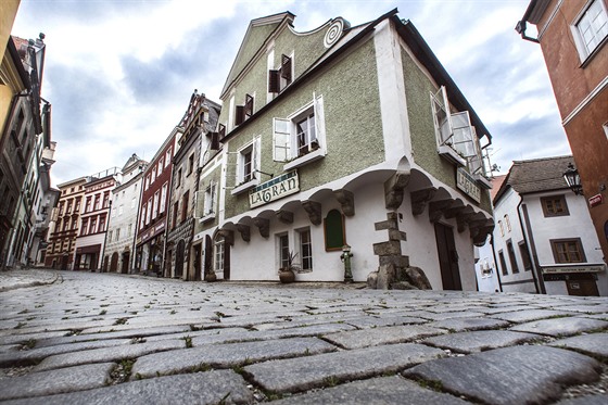 Ulice v historickém centru eského Krumlova byly v uplynulých msících poloprázdné.