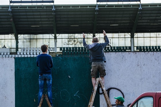 ZA PLOTEM. Fanouci kvli koronavirové epidemii stále nemohou na stadiony,...