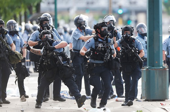 V Minneapolisu a dalích amerických mstech lidé protestovali proti policejnímu...