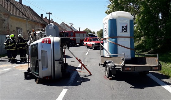 Nehoda dvou vozidel se v pátek dopoledne stala na Kladensku v obci Šlapanice....