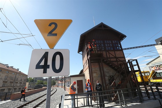 Ped zahájením provozu navtívil opravený Nehrelliho viadukt premiér Andrej...