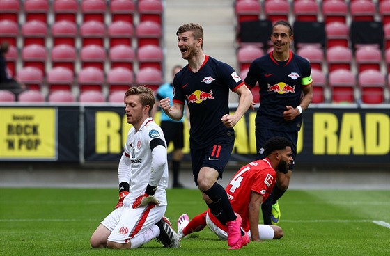 VÁLÍME, E? Timo Werner slaví tvrtý gól Lipska v duelu s Mohuí, který...