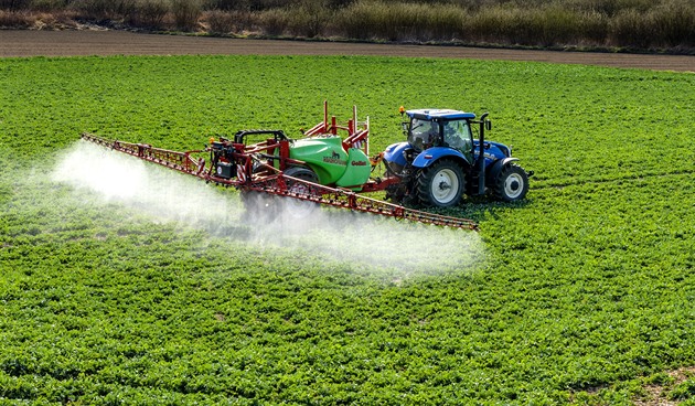 Černý den pro Green Deal. Evropský parlament odmítl omezit používání pesticidů
