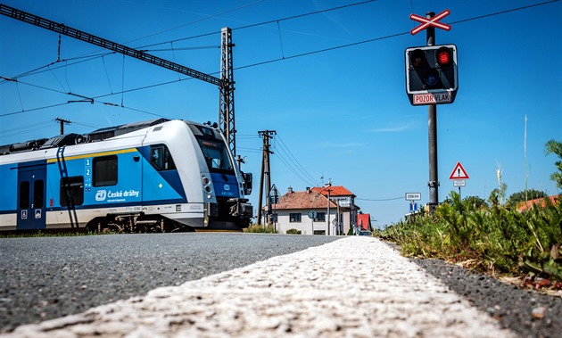 Zdvoukolejnní mezi Opatovicemi nad Labem a Stéblovou bylo dokoneno v roce...