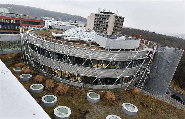 Nanorobot dokáže v těle najít nádor. Vyvíjet je bude nové centrum v Brně