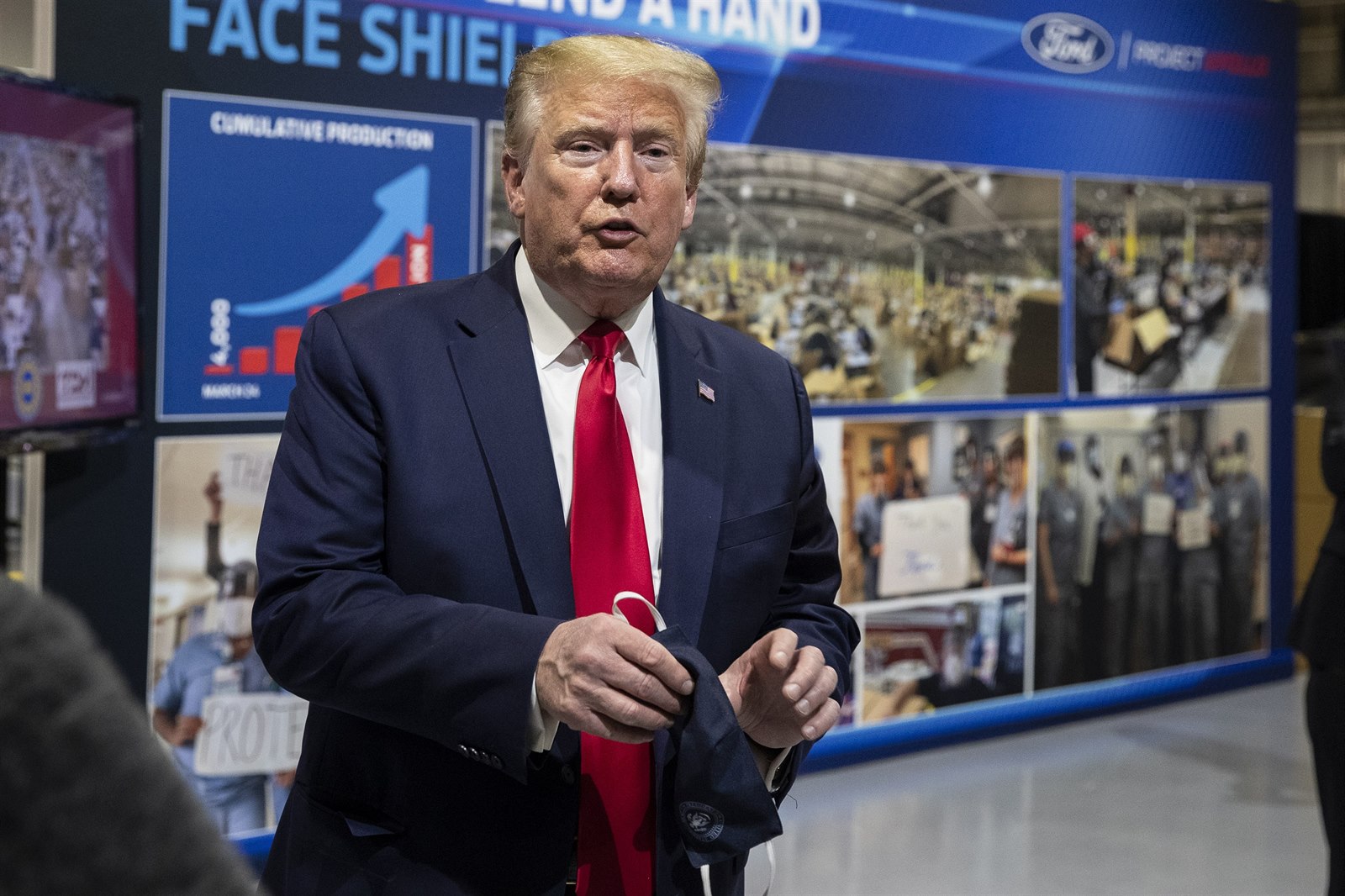 Ông Biden dẫn trước trong các cuộc thăm dò khác, nhưng những người được hỏi cho rằng ông Trump vẫn sẽ thắng.