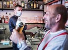 Bar a kavárna RepubliCAFÉ na ikov v Konvov ulici dnes pivítal prvního...