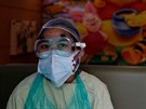 Lékaka na dtském oddlení nemocnice Novém Dillí, které je nyní vyuíváno pro...