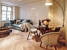 Celý byt krom koupelny propojují kvalitní dubové podlahy poloené firmou Floor...