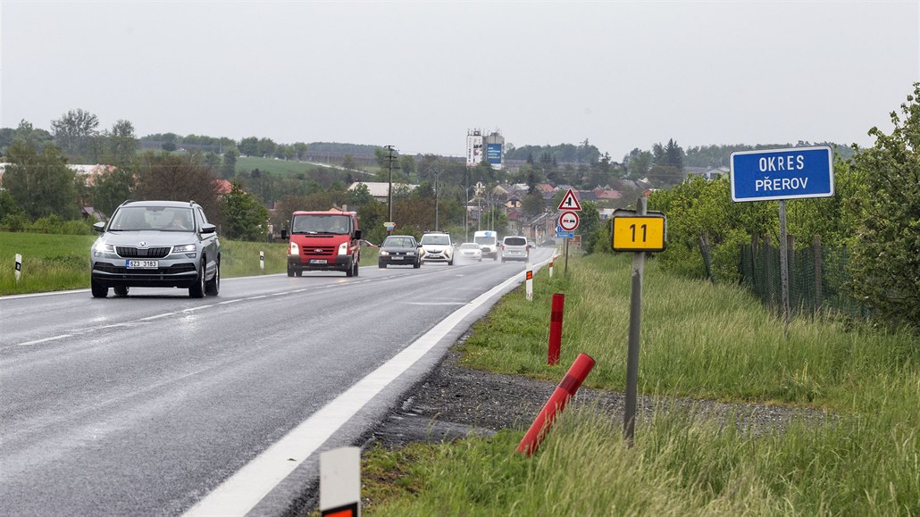 Pohled na úsek přetížené silnice I/55 u obce Kokory na pomezí Olomoucka a Přerovska, který byl loni na základě statistik zařazen mezi rizikové.