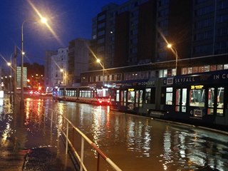 Na pražském Žižkově ve čtvrtek večer došlo k havárii vodovodního řadu. (21....