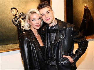 Mikolas Josef s přítelkyní, modelkou Dianou Gan (Galerie Mánes, Praha, 2....
