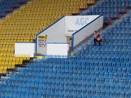 Teplick stadion a kulisa prvnho ligovho zpasu po nouzovm stavu a karantn.