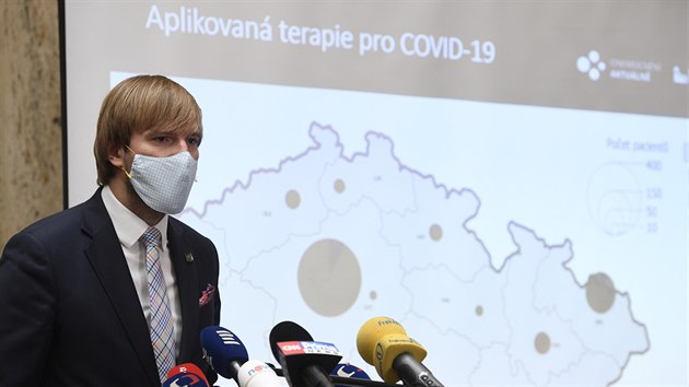 Ministr zdravotnictví Adam Vojtěch na tiskové konferenci k průběžnému vyhodnocení vývoje epidemie covid-19 a vlivu uvolňování opatření. (22. května 2020)