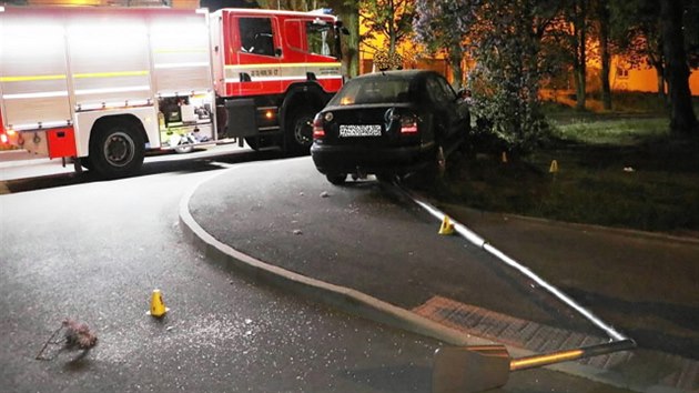 Muž v Sokolově srazil dva lidi autem, chtěl je zavraždit.