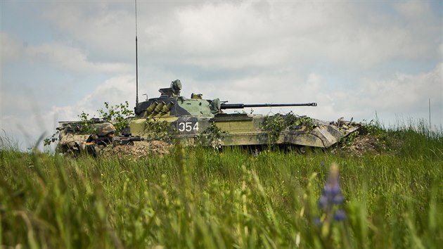 Cvičení českého uskupení pro Síly velmi rychlé reakce NATO na Libavé. Jádro tvoří 71. mechanizovaný prapor z Hranic vyzbrojený dosluhujícími obrněnci BVP-2, které chce armáda nahradit.