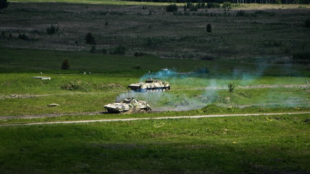 Cvičení českého uskupení pro Síly velmi rychlé reakce NATO na Libavé. Jádro tvoří 71. mechanizovaný prapor z Hranic vyzbrojený dosluhujícími obrněnci BVP-2, které chce armáda nahradit