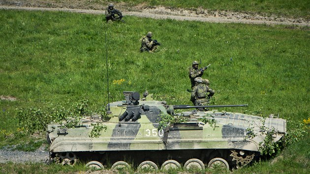 Cvičení českého uskupení pro Síly velmi rychlé reakce NATO na Libavé. Jádro tvoří 71. mechanizovaný prapor z Hranic vyzbrojený dosluhujícími obrněnci BVP-2, které chce armáda nahradit