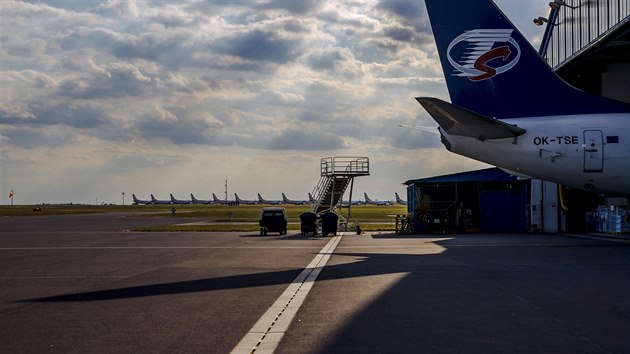 Letadla společnosti Smartwings uzemněná na pražském Letišti Václava Havla. (21. května 2020)