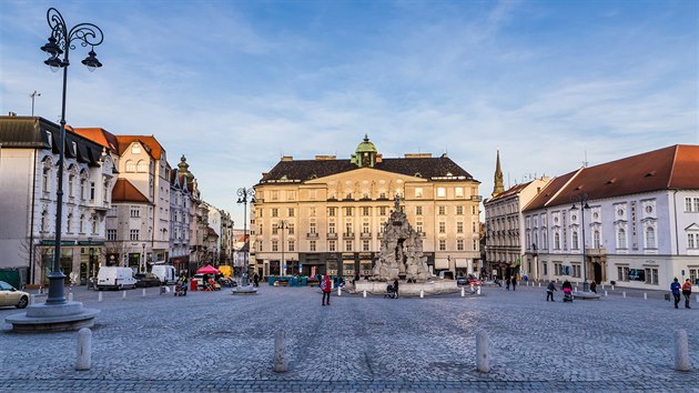 Na nmst Zeln trh mete obdivovat barokn kanu Parnas i blok historickch dom Mal palek. A si prohldnete expozice Moravskho zemskho muzea, kupte si lstek na pedstaven Divadla Husa na provzku.