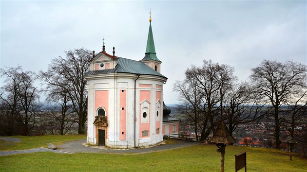 Kostelk sv. M Magdaleny na Skalce pochz z roku 1693. Uvnit pipomn krpnkovou jeskyni.