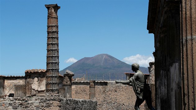 V Itálii se po více než dvou a půl měsících opět otevřely pro návštěvníky zbytky antického města Pompeje poblíž italské Neapole. (26. května 2020)
